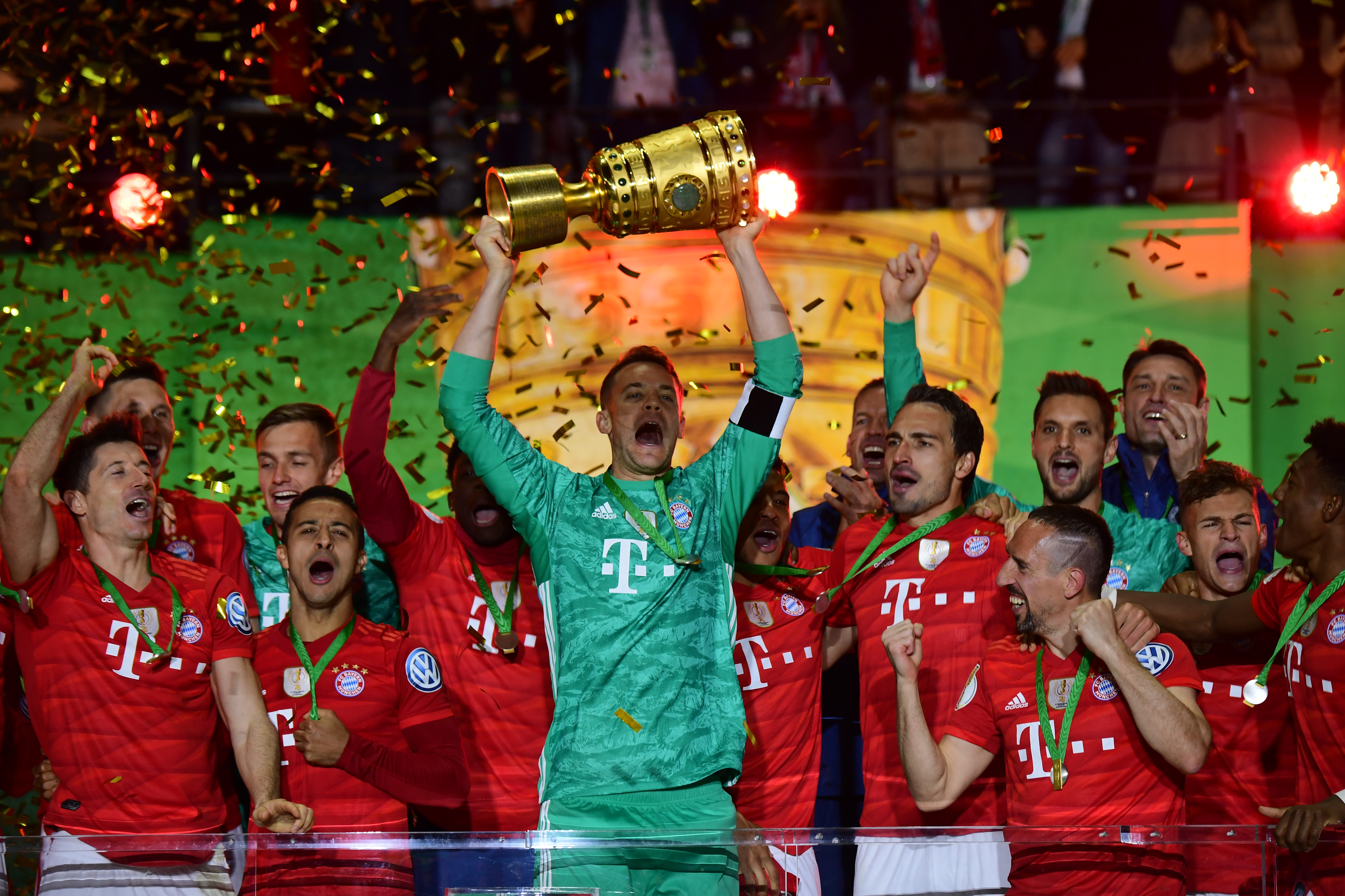 莱昂纳德35分哈登32+10 快船力克黄蜂近12战10胜