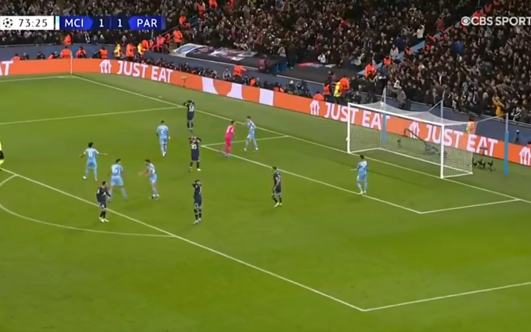 考虑下场欧冠关闭南看台，德雷森：放烟火的球迷需管理